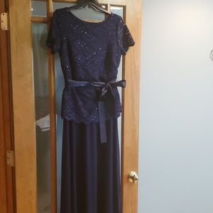 Beautiful navy blue bridesmaid/prom dress